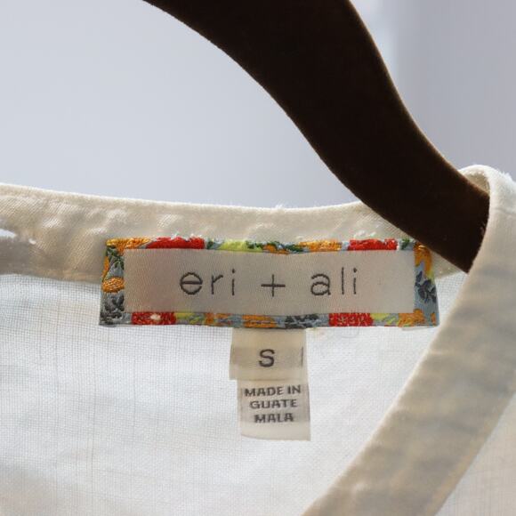Eri + Ali White Cold Shoulder Linen Blouse – Floral Appliqué, Size Small - Picture 6 of 7